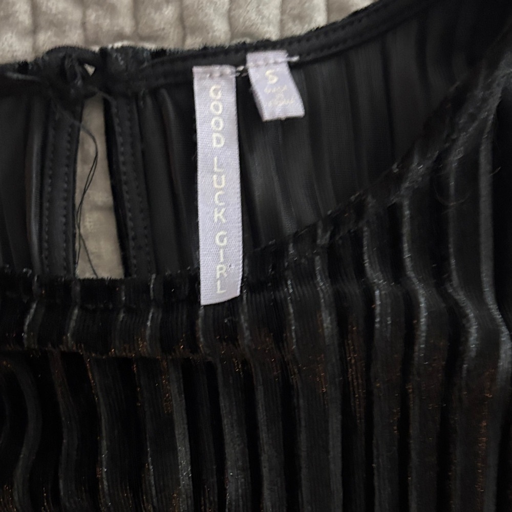 Elegant Black Pleated Women's Top - Picture 2 of 3